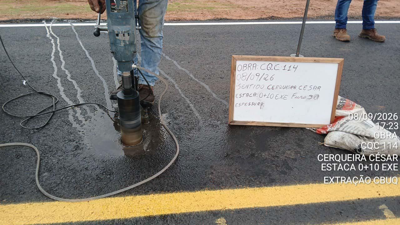 Extração de CBUQ com sonda rotativa em obra